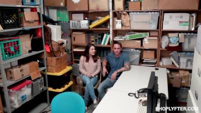 Shop Lifter Had To Fuck Security For Snatching - upornia.com