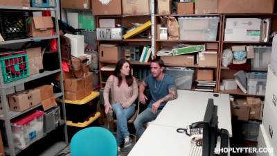 Shop Lifter Had To Fuck Security For Snatching - upornia.com