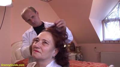 Chubby mom drilled by her hairdresser - sunporno.com