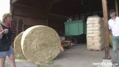 German grandma gets seduced wild by her neighbor in the barn - sunporno.com - Germany