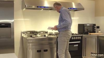 Roxy Risingstar - I Like It Strong - hotmovs.com