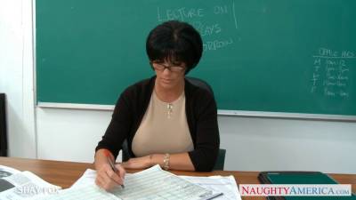 Shay Fox - MILF in glasses Shay Fox fuck in class - sexu.com