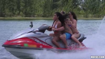 Teens Ride the Party Boat - porntry.com