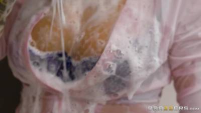 Jessa Rhodes - Xander Corvus - The Clumsy Intern - veryfreeporn.com