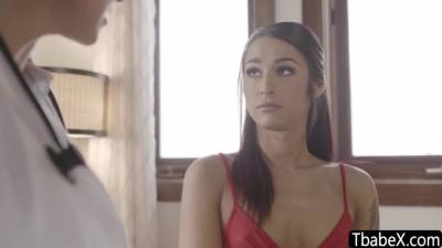 Dee Williams - Khloe - Busty babe Dee Williams sucks her ts patient Khloe Kays shecock - fetishpapa.com