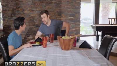 Ricky Spain - Ricky Spanish And Krissy Lynn In Helicockter Mom - hotmovs.com - Spain