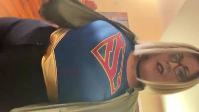 Amateur Supergirl Striptease And Facial - hclips.com