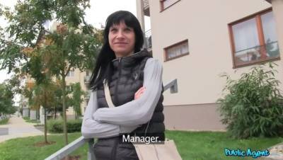 Brunette MILF Loves to Suck Cock - porntry.com