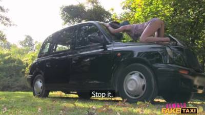 Outdoor pussy licking and fingering - veryfreeporn.com