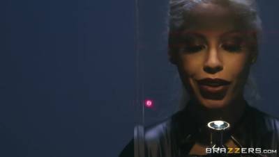 Isiah Maxwell - Bridgette B - The Butt Plug Burglar - xxxfiles.com