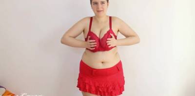 Trying My New Bras - theyarehuge.com