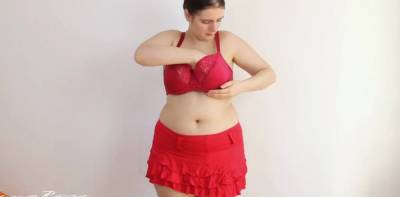 Trying My New Bras - theyarehuge.com