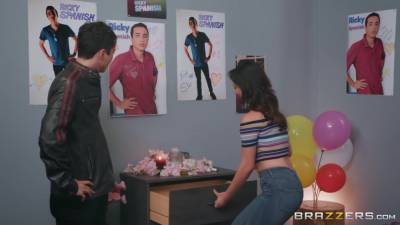 Hot Cougar With Big Round Butt Has Sex With A Guy Half Her Age - Ricky Spanish And Kendra Lust - hotmovs.com - Spain