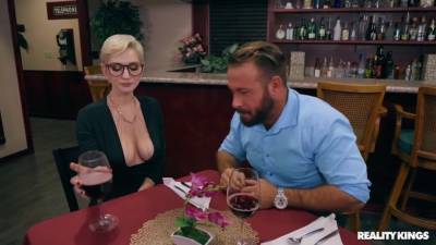Short-haired Minx Pleasuring Her Boyfriend In A Rest With Chad White And Skye Blue - hotmovs.com - Chad