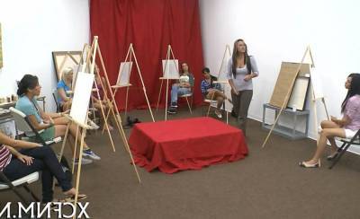 Art class chicks watch their model masturbate - sunporno.com