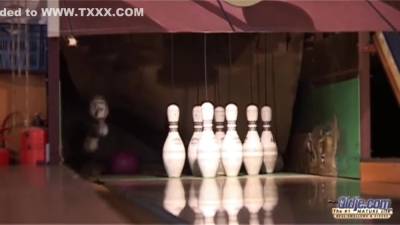 Bowling Competition - Alexis - upornia.com