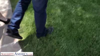 Naughty America Kassandra (Brianna Rose) Fucks the landscaper guy - sexu.com