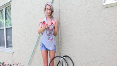 Elizabeth Dunn Elizabeth In The Shower - hotmovs.com