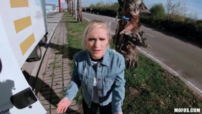 Erik Everhard - Driver Fucks A Blonde Stranger In The Middle Of The Road - Erik Everhard And Rossella Visconti - upornia.com