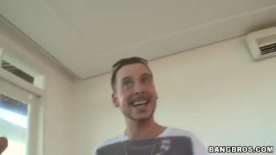 Irresistibly Hot Doll Has Fire In Her Eyes As She Takes Pop Shot On Her Eager Face - hclips.com