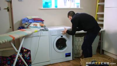 Valentina Ricci - El Nino Polla - Jordi El Nino Polla - Housewife Gives Jordi A Hand And A Mouth With The Laundry - Jordi El Nino Polla And Valentina Ricci - upornia.com