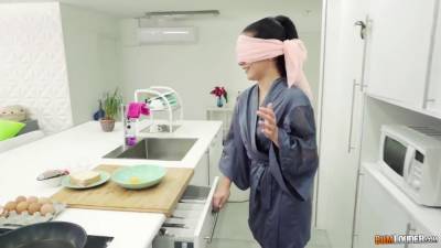 Bird Challenge - Ginebra Bellucci - hotmovs.com