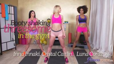 Luna - Cristal Inna Luna - Booty Shaking Threes - hotmovs.com