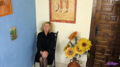 I'm hot, I need a doctor. - AnneSwinger - hclips.com