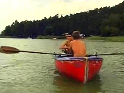 Steamy gay sucking in a little boat - drtvid.com