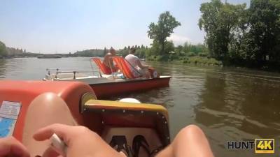 Coqueta Dama Con Formas Naturales Obtiene Buen Dinero - hclips.com