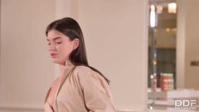 Painter Fucks Model - Nata Paradise, Stefany Kyler And Joel Tomas - hotmovs.com - Russia