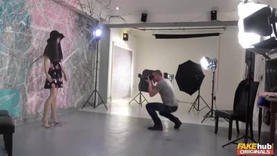 Coco Kiss, Olive Glass And Steve Holmes - Seduced Lucky Photographer - hotmovs.com