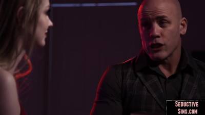 Busty nympho babe sucks and jerks before fucking in couple - hotmovs.com