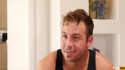 Asian Babe Yhivi Looks Straight Into Your Eyes While Sw - upornia.com