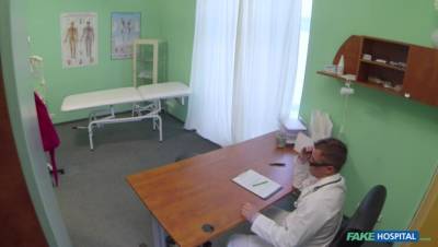 Sexual therapy causes new patient to squirt uncontrollably - porntry.com