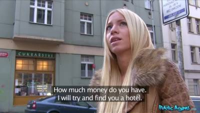 Blonde Lost In Prague Finds Herself Sucking On Stranger's Cock - porntry.com