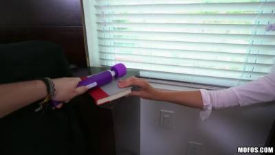 Latina in Glasses Does Anal - veryfreeporn.com