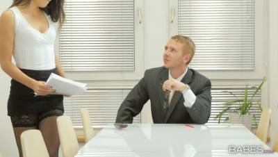 Carolina Abril - Learning the Ropes - veryfreeporn.com