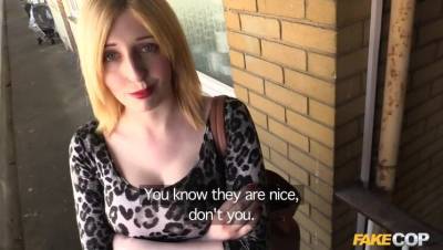 Slut Gets Fucked By Cop In Her Flat - veryfreeporn.com