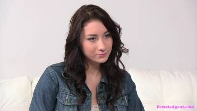 Hot Agent Convinces Pale Beauty To Eat Her Pussy - porntry.com