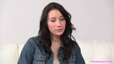 Hot Agent Convinces Pale Beauty To Eat Her Pussy - porntry.com