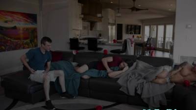 Bareback loving jock takes stepbros rod - drtvid.com