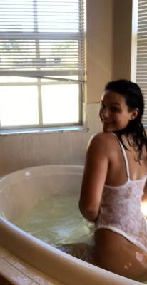 Big boob brunette masturbates on webcam - drtvid.com