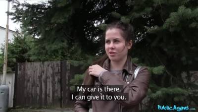 Wet Russian Speads Legs For Cash - veryfreeporn.com - Russia