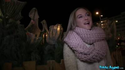 Holiday Car Sex for Hot Blonde - porntry.com