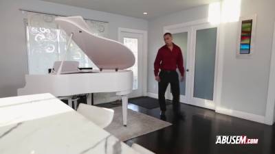 Pervert Smashes Hottie Fem Bareback - hclips.com