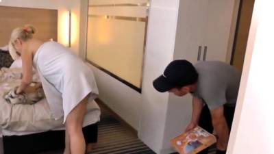 MILF von versautetreffs. de besorgt es dem Pizzaboten - nvdvid.com - Germany