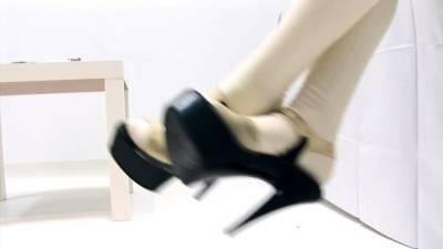 Slave wench in latex gets fucked and facialized - nvdvid.com