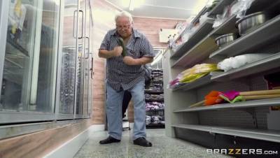 Luna Star - Sean Lawless - How Convenient! - veryfreeporn.com