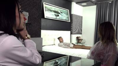 TS Nurse Lets a Couple Share Her Shecock - icpvid.com